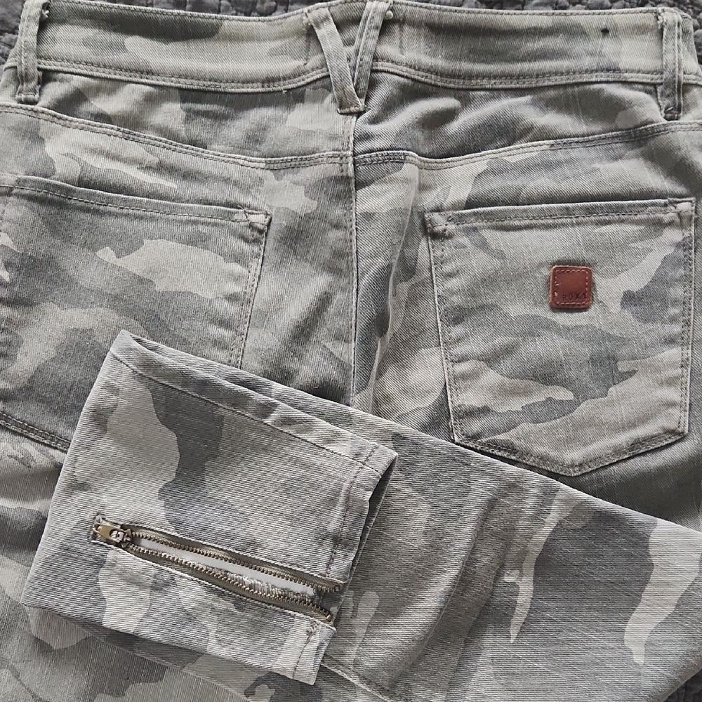 Roxy Camouflage Skinny Jeans with Zipper Detail